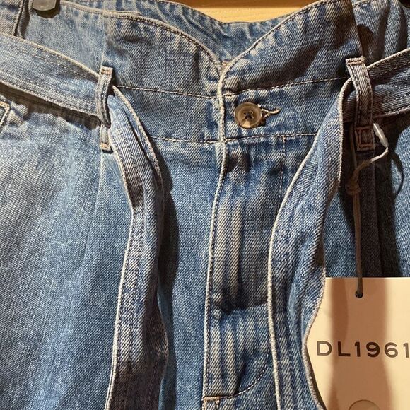 DL1961 Susie Tapered Jeans - Picture 9 of 9